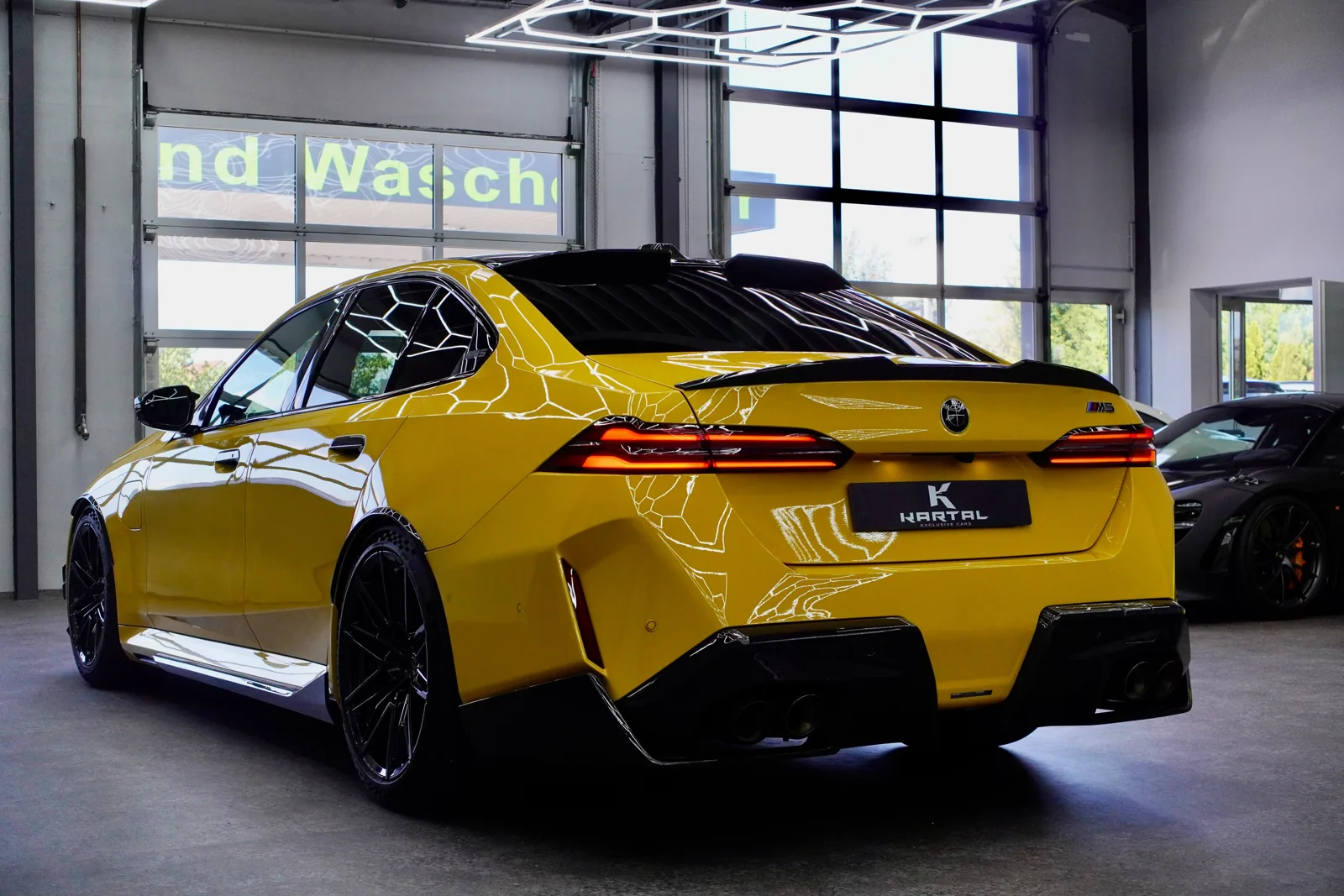 BMW M5 im Showroom